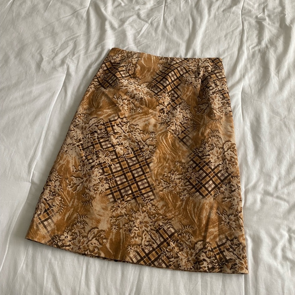 Patterned knee length skirt